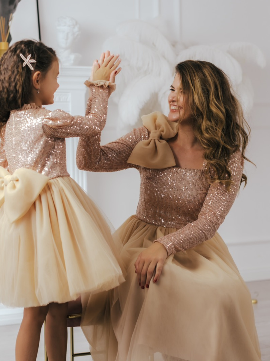 Mašna na leđima haljinice Isabel zlatna