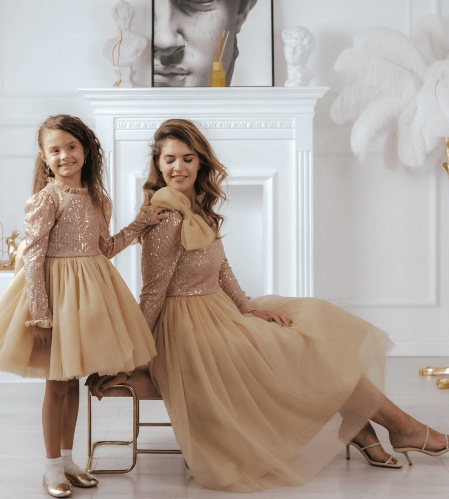 Svečana haljina za žene Isabel zlatna – elegantna haljina sa šljokicama i til suknjom Svečana haljina za žene Isabel zlatna – elegantna haljina sa šljokicama i til suknjom