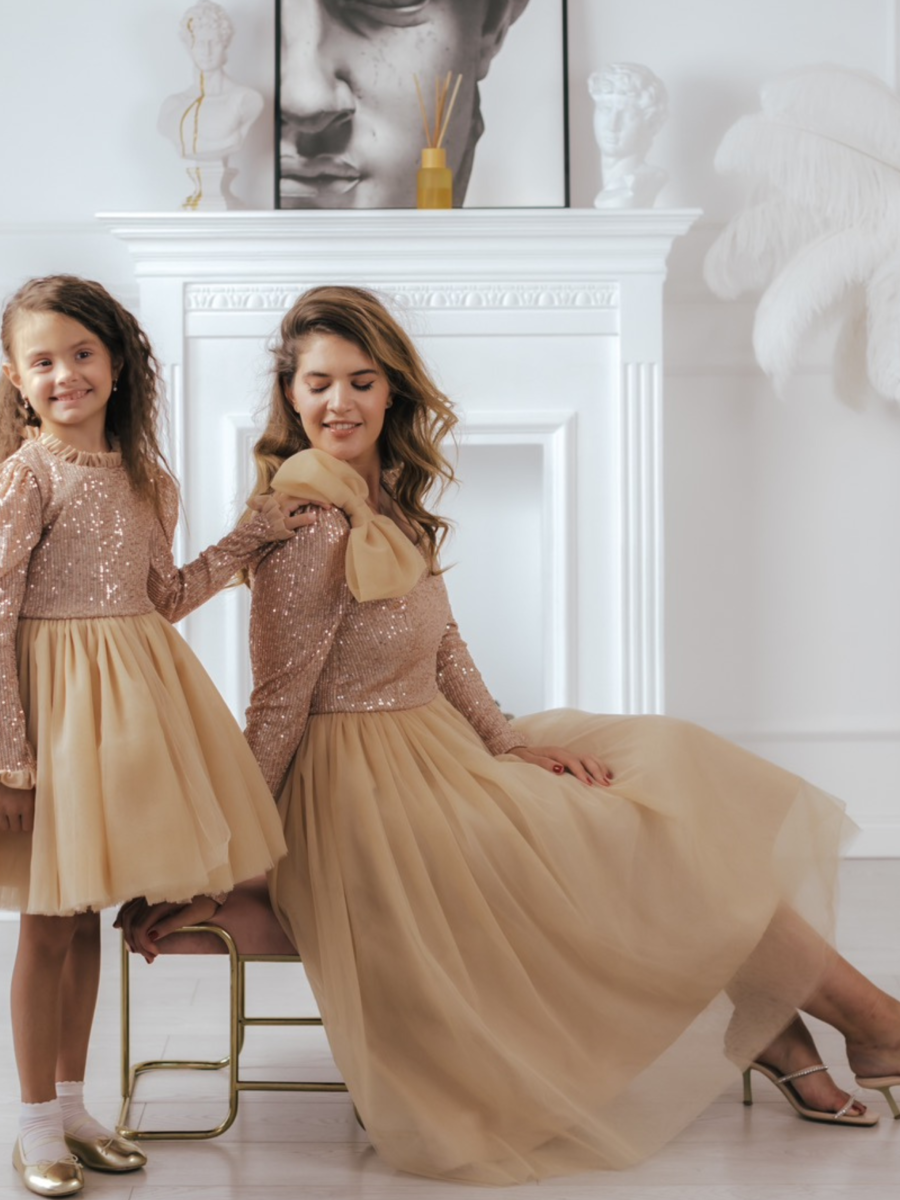 Svečana haljina za devojčice Isabel – zlatna haljinica sa šljokicama Svečana haljina za devojčice Isabel – zlatna haljinica sa šljokicama