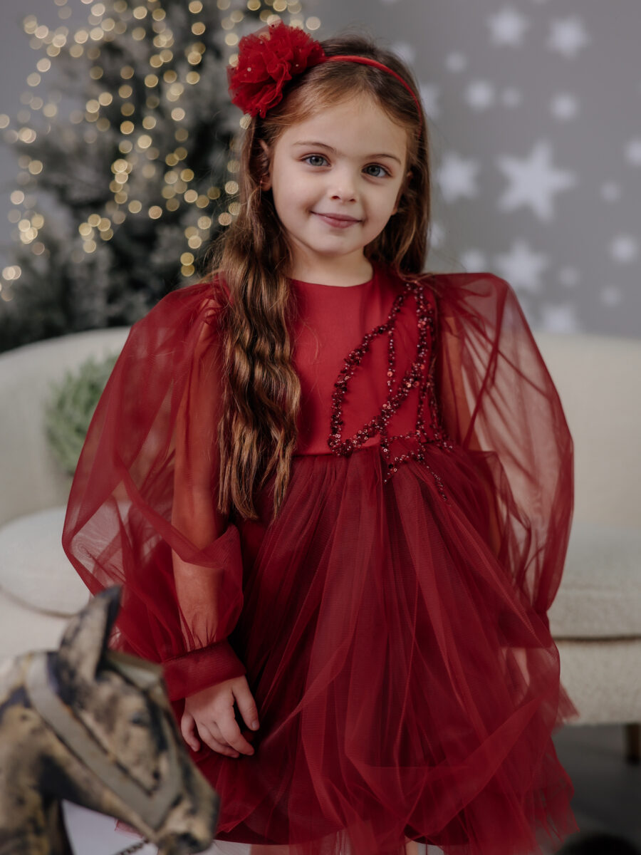 Detalj ručnog rada na haljinici Kasija bordo