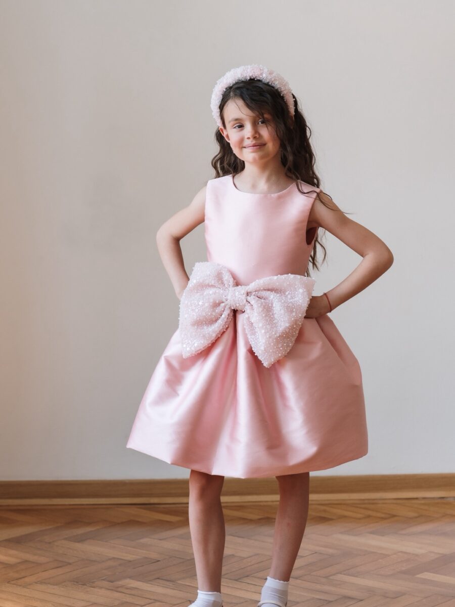 Svečana haljina za devojčice Elodi – haljinica sa mašnom od kristalne čipke Svečana haljina za devojčice Elodi – haljinica sa mašnom od kristalne čipke