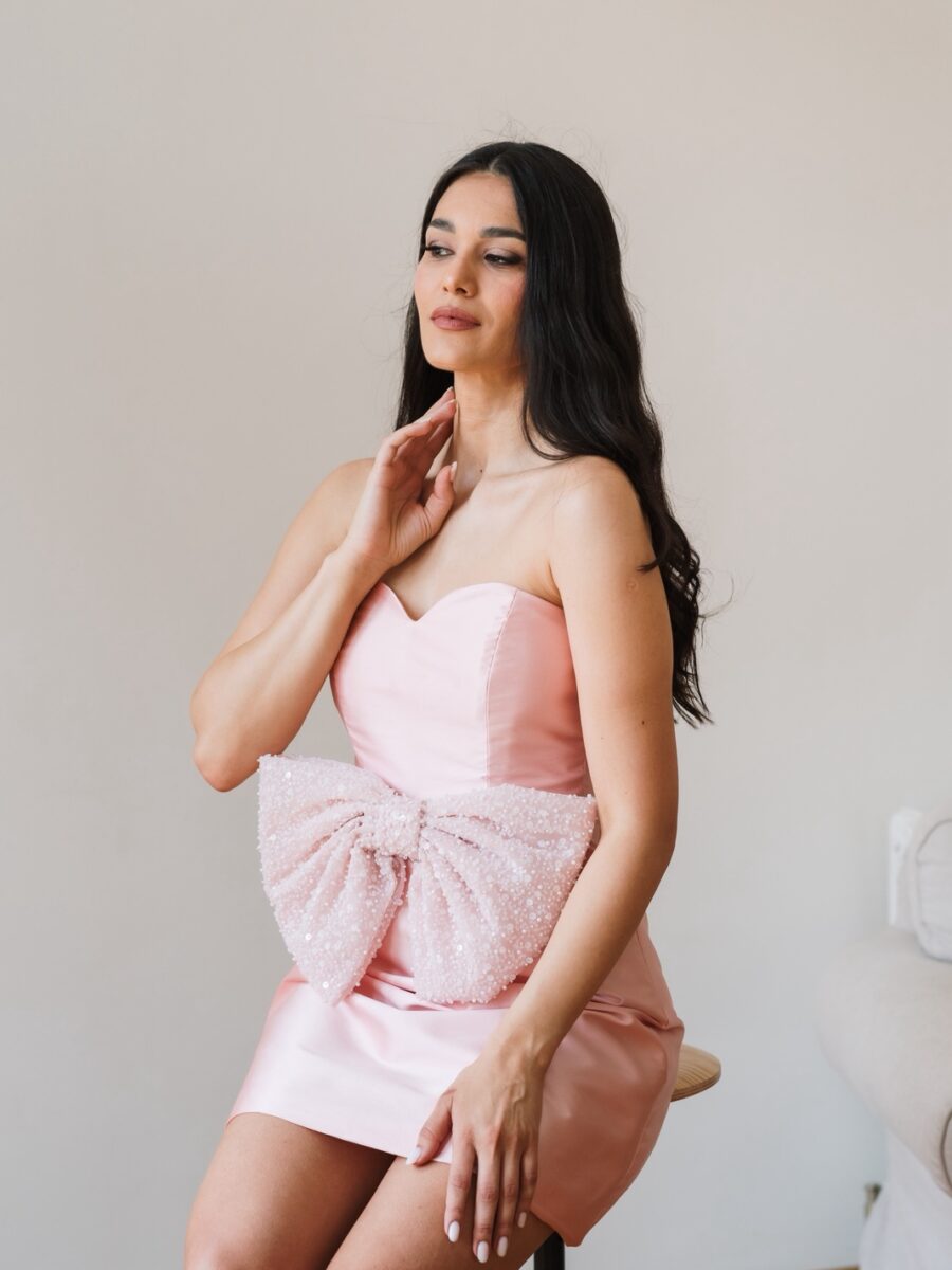 Roze koktel haljina Elodi sa korsetom i velikom mašnom naprijed