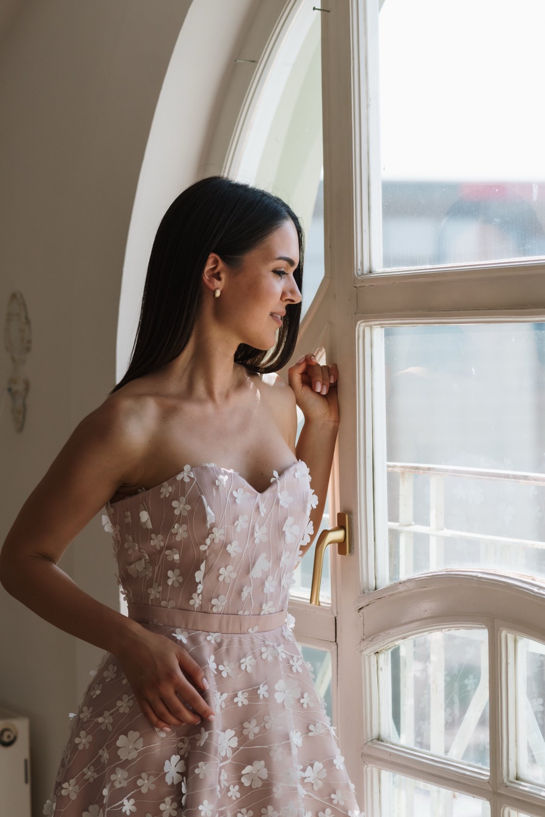 Romantična haljina sa korsetom i cvetnim motivima Elegantna haljina Dalia – savršena za posebne prilike