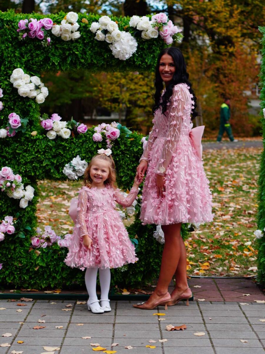 set haljina Zoe roze za mamu i cerku sa 3D cvetnim aplikacijama