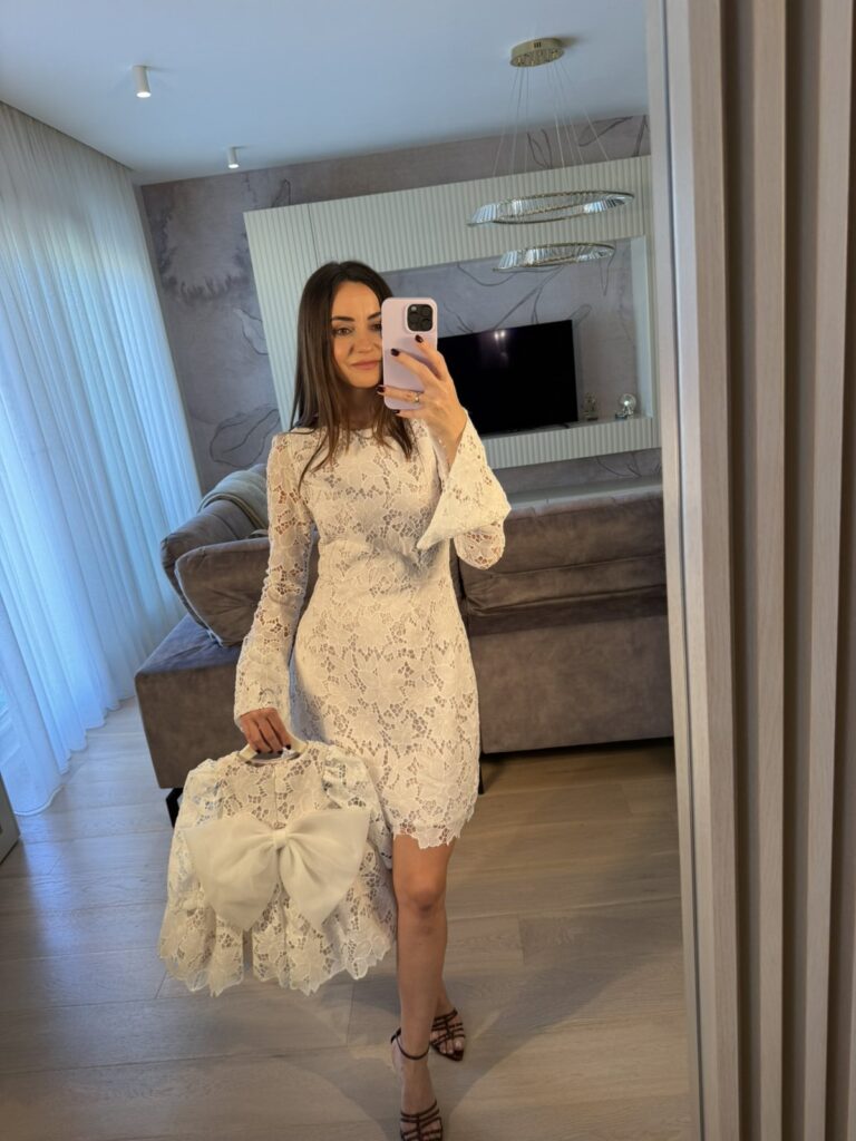 uska svecana haljina Kloe od bele cipke i satena sa dugim rukavima