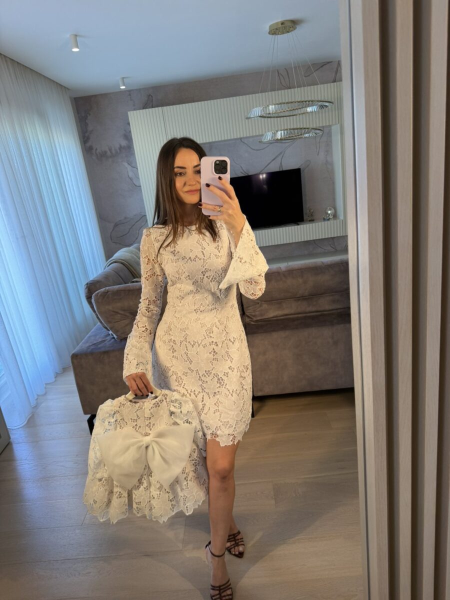 uska svecana haljina Kloe od bele cipke i satena sa dugim rukavima