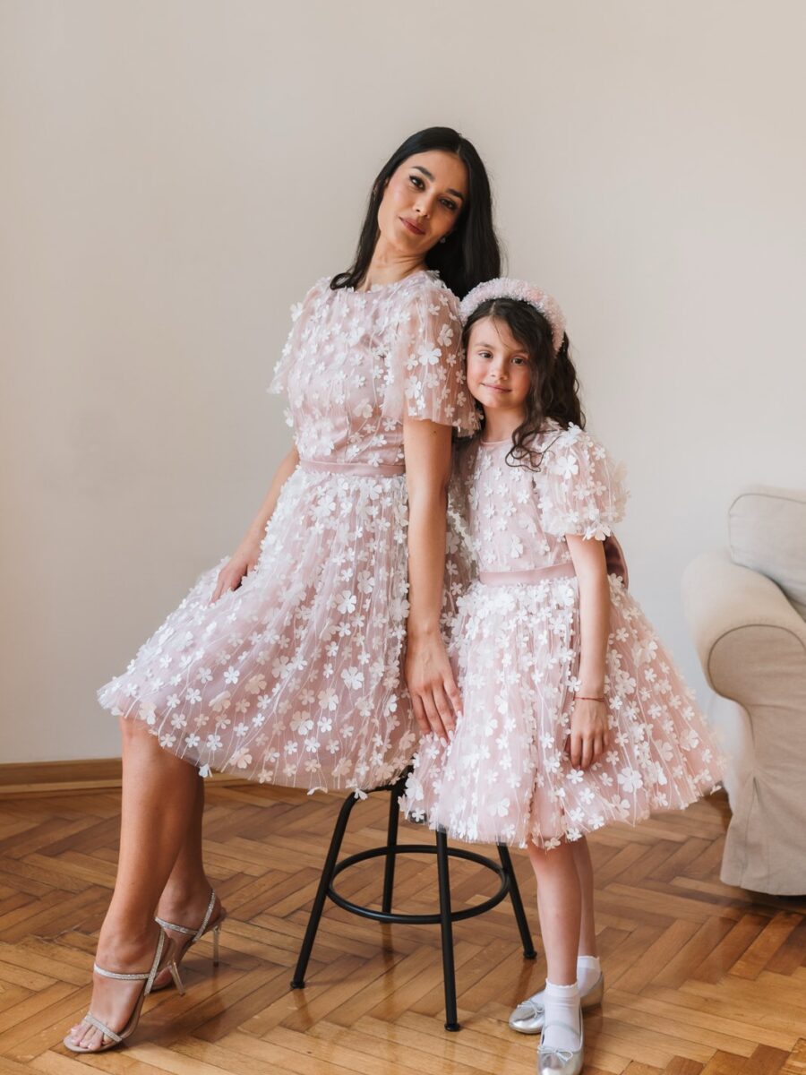 set haljina Dalia roze za mamu i cerku cipka i elegantan dizajn